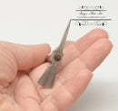 1:12 Dollhouse Miniature Mattock MWC 752