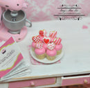 1:12 Dollhouse Miniatures Valentine Cupcake on Plate BD K1811