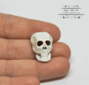 1: 12 Dollhouse Miniature Skull / Miniature Decor IM 2756