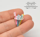 1:12 Dollhouse Miniature Toothbrush Holder with 4 Brushes AZ IM65542