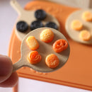 1:12 Dollhouse Miniature Cookie on Cutting Board B63