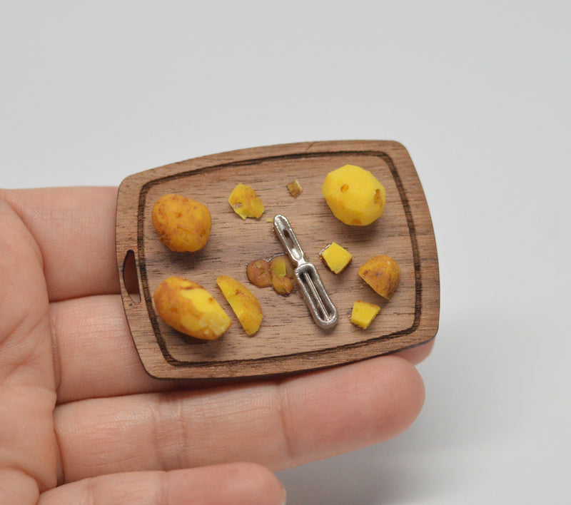 1:12 Dollhouse Miniature Potatoes/ Miniature Vegetables SMA 15989