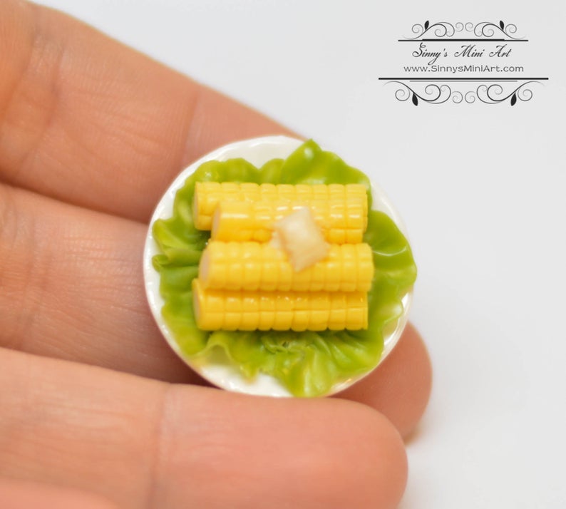 1:12 Dollhouse Miniature Plate of Corn on the Cob BD F084