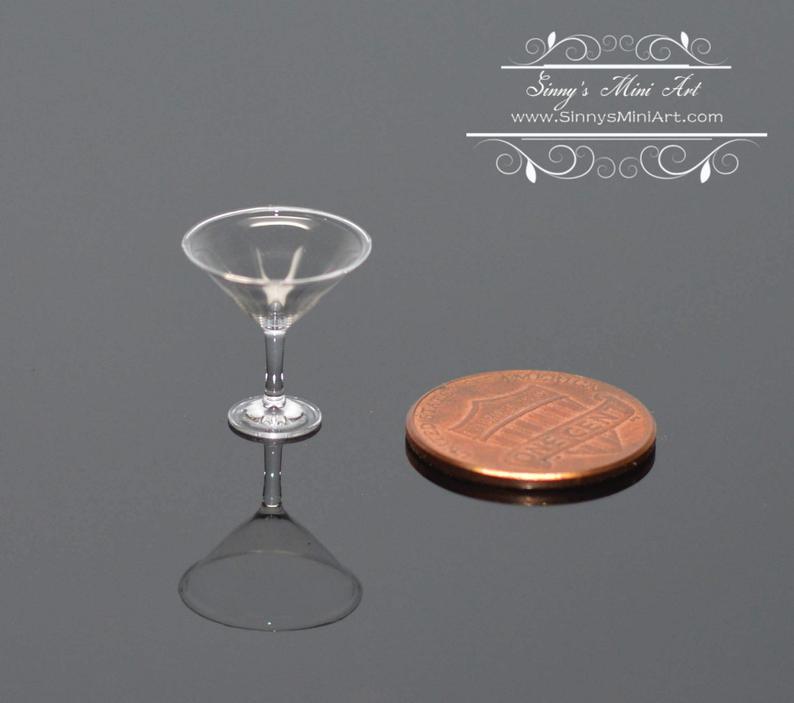 1:12 Dollhouse Miniature Martini Glass BD HB117