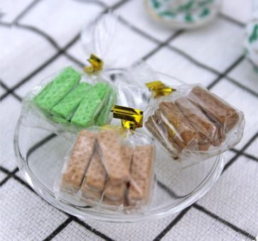 1:12 Dollhouse Miniature Wafer Cookie A75