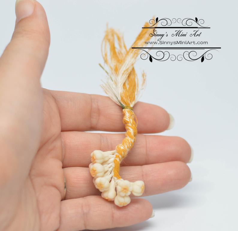 1:12 Dollhouse Miniature String of Garlic/ Miniature Garlic BD P067