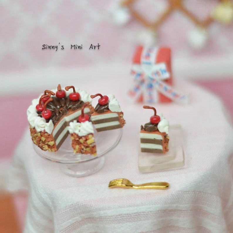1:12 Dollhouse Miniature Chocolate Cake with Stem Cherries, Sliced K2208