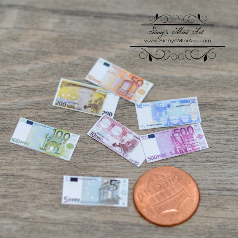 1:6 Dollhouse Miniature Stack of Money Eure / Miniature Money C97