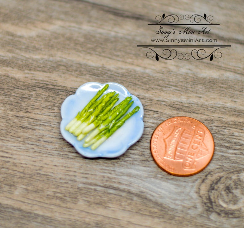 1:12 Dollhouse Miniature Asparagus on Plate F013