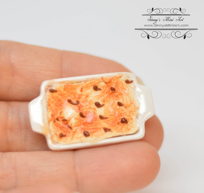 1:12 Dollhouse Miniature Bread Pudding in Dish BD F068