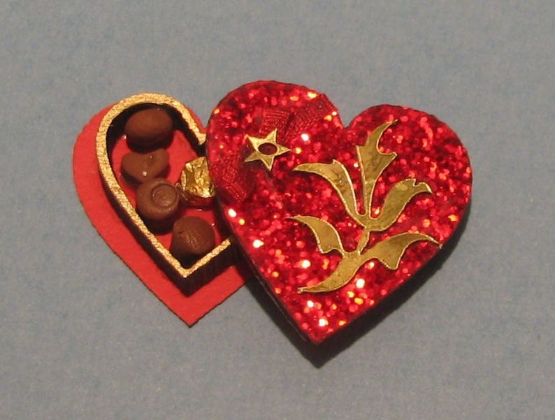 1:12 Dollhouse Miniature Heart Chocolate Box Kit DI CB201