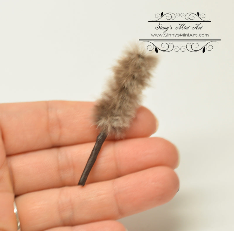 1:12 Dollhouse Miniature Feather Duster H8