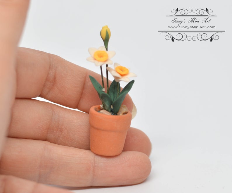 1:12 Dollhouse Miniature Daffodils and Yellow Rose in Clay Pot BD A068