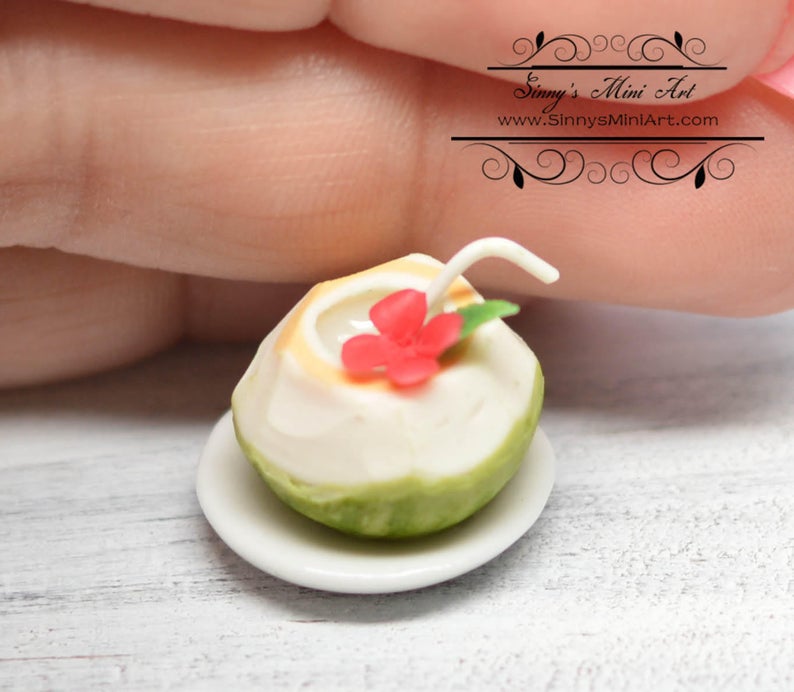 1:12 Dollhouse Miniature Coconut Cocktail BD F356