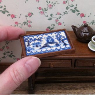 1:12 Dollhouse Needlepoint Rray Cloth kit – Willow Pattern JGD 2302