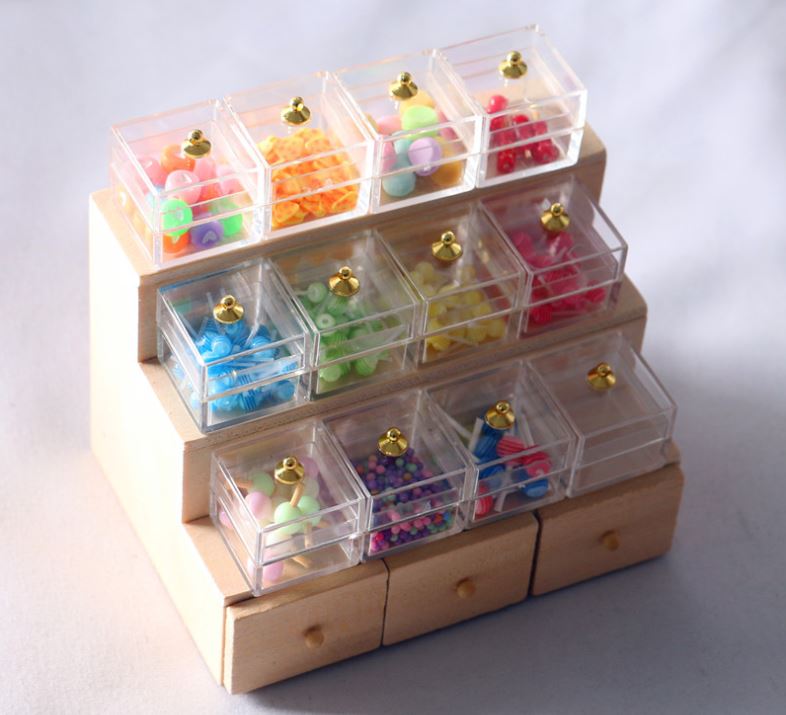 1:12 Wooden Display with Candy Boxes E54