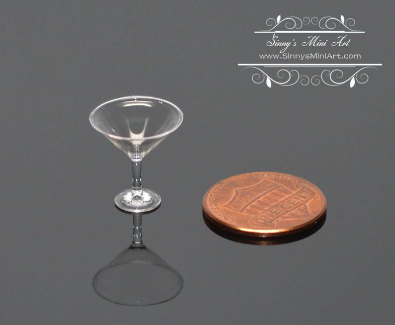 1:12 Dollhouse Miniature Martini Glass BD HB117