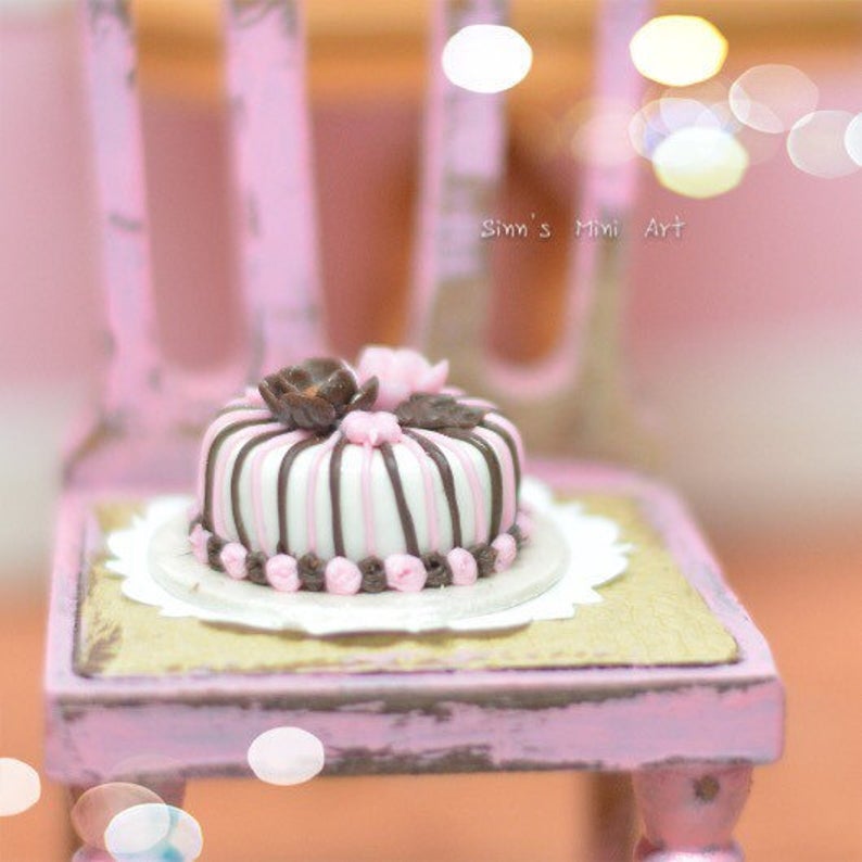 1:12 Miniature Pink & Black Floral Trimmed Cake BD K1456
