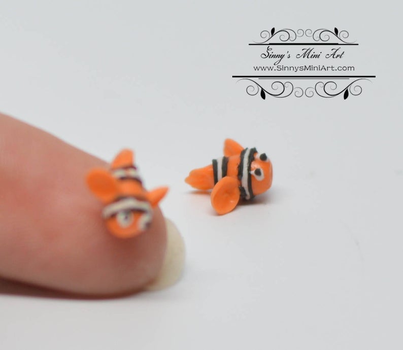 1:12 Dollhouse Miniature Clown fish Set of 2 BD MW014