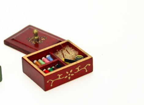 1:12 Dollhouse Miniature Mini Knitting Box F40