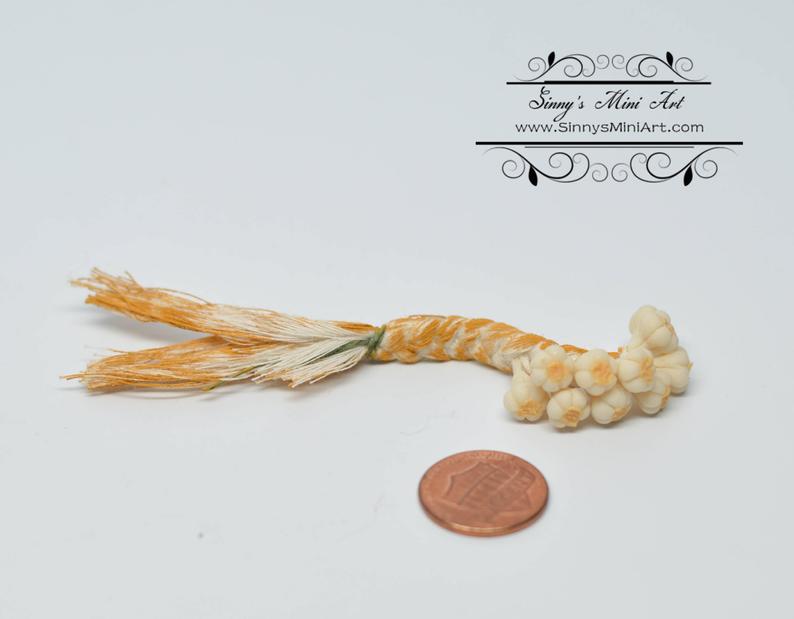 1:12 Dollhouse Miniature String of Garlic/ Miniature Garlic BD P067