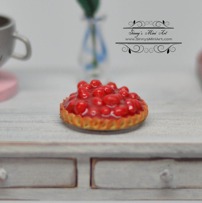 1:12 Dollhouse Miniature Fresh Strawberry Pie in Tin HMN 322