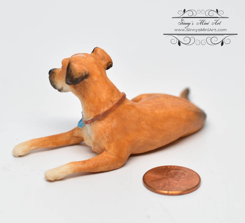 DIS 1:12 Dollhouse Miniature Sitting Dog / Miniature Dog / Miniature Pet AZ A4333