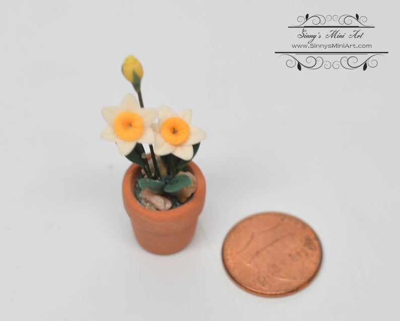 1:12 Dollhouse Miniature Daffodils and Yellow Rose in Clay Pot BD A068