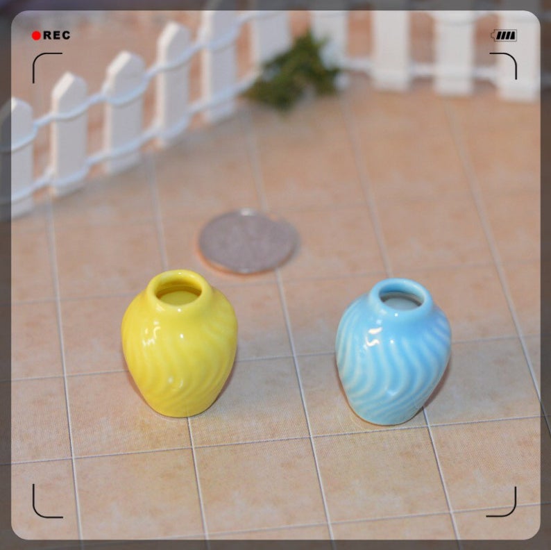 1:12 Dollhouse Miniature Ceramic Royal Yellow Swirl Parr Wen Vase BD B165