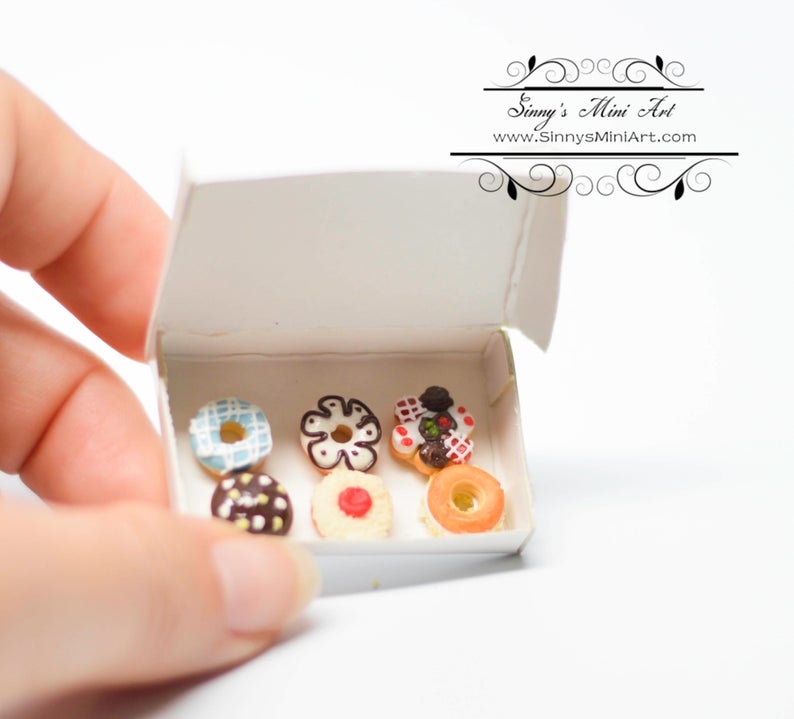 1:12 Dollhouse Miniature Fancy Deluxe Donuts in Box BD K2631