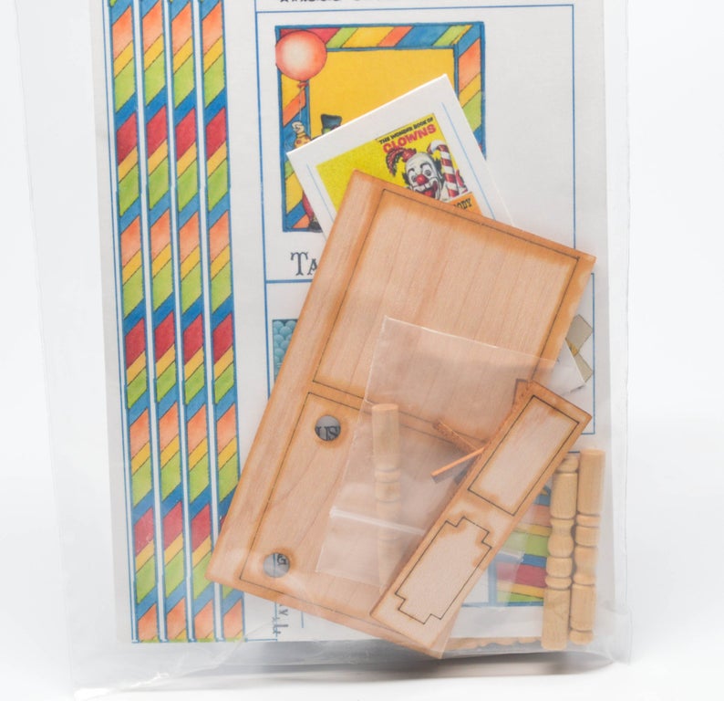 1:12 Dollhouse Miniature Clown Table Kit DIY DI TY116