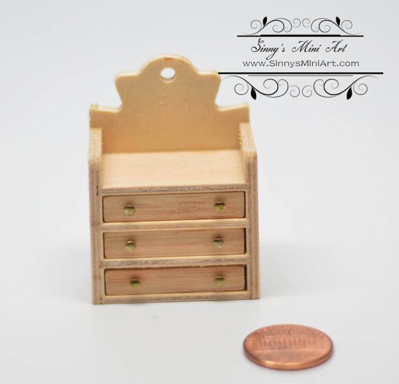 1:12 Dollhouse Miniature Hanging Kitchen Shelf / Small Wooden Chest AZ G8079