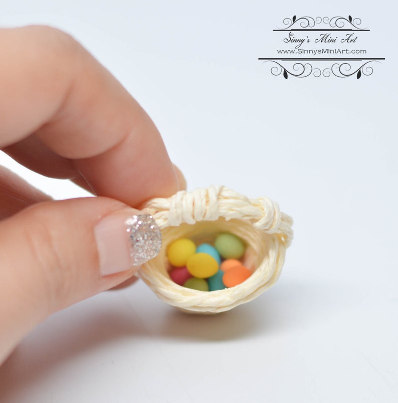 BO 1:12 Dollhouse Miniature Easter Eggs in Natural Basket BD H091