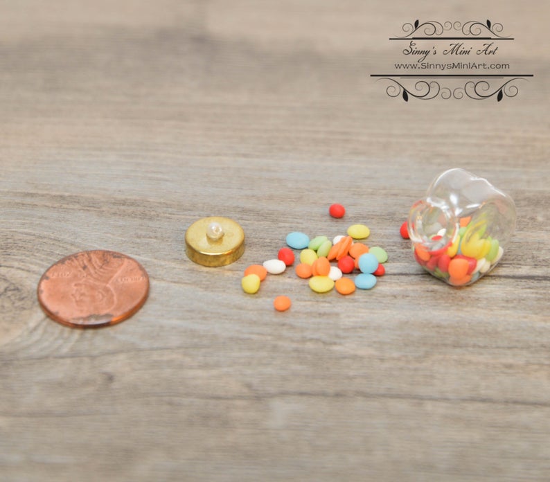 DIS 1:12 Dollhouse Miniature Candy in Glass Jar with Lid/ Miniature Candy/ Doll Candy BD K2613