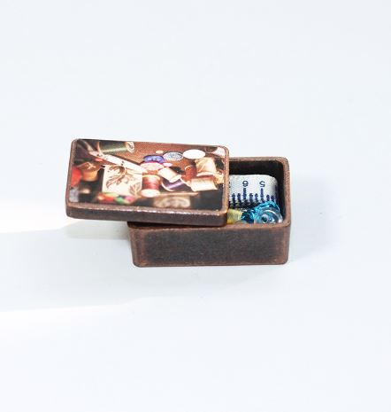 1:12 Dollhouse Miniature Sewing Box B25