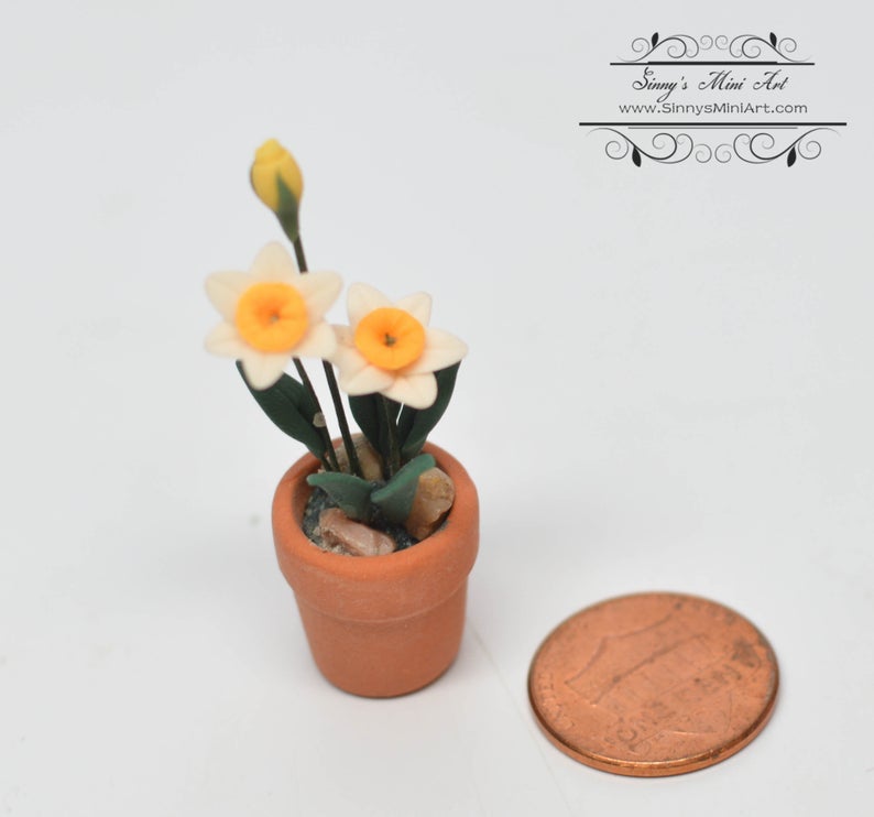 1:12 Dollhouse Miniature Daffodils and Yellow Rose in Clay Pot BD A068