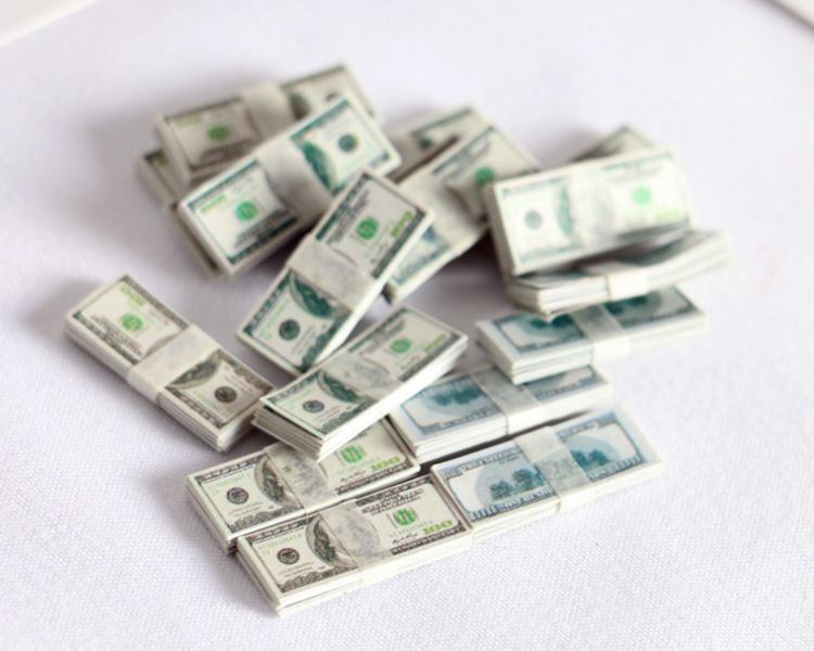 1:12 Dollhouse Miniature Stack of Money/ US Dollar Bundle H56