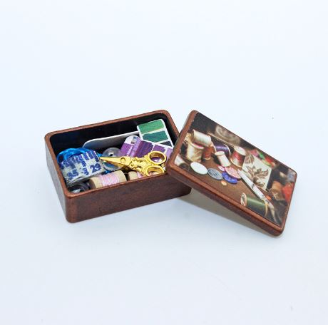 1:12 Dollhouse Miniature Sewing Box B25