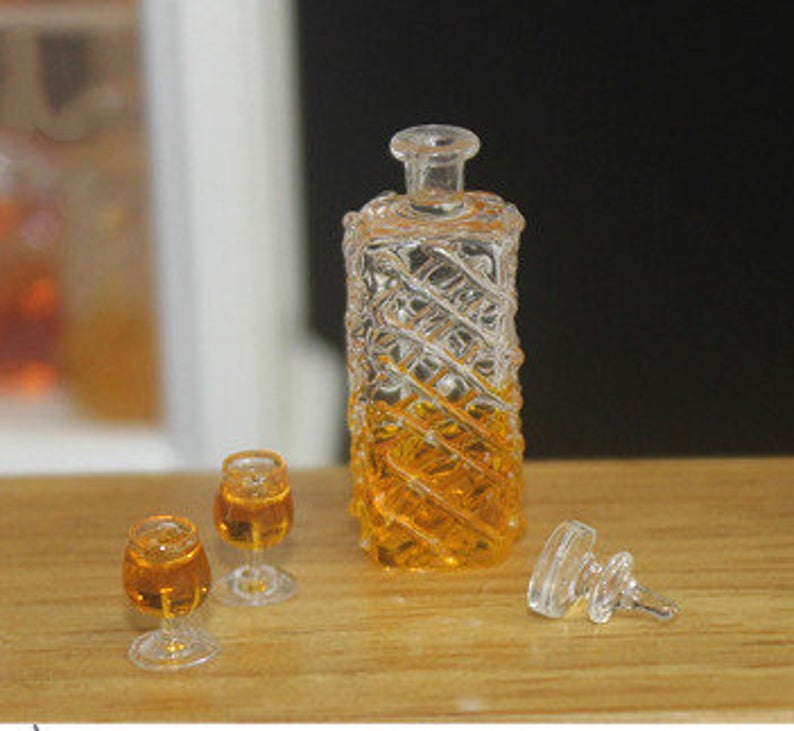 1:12 Dollhouse Miniature Whiskey / Miniature Alcohol Miniature Drink D124