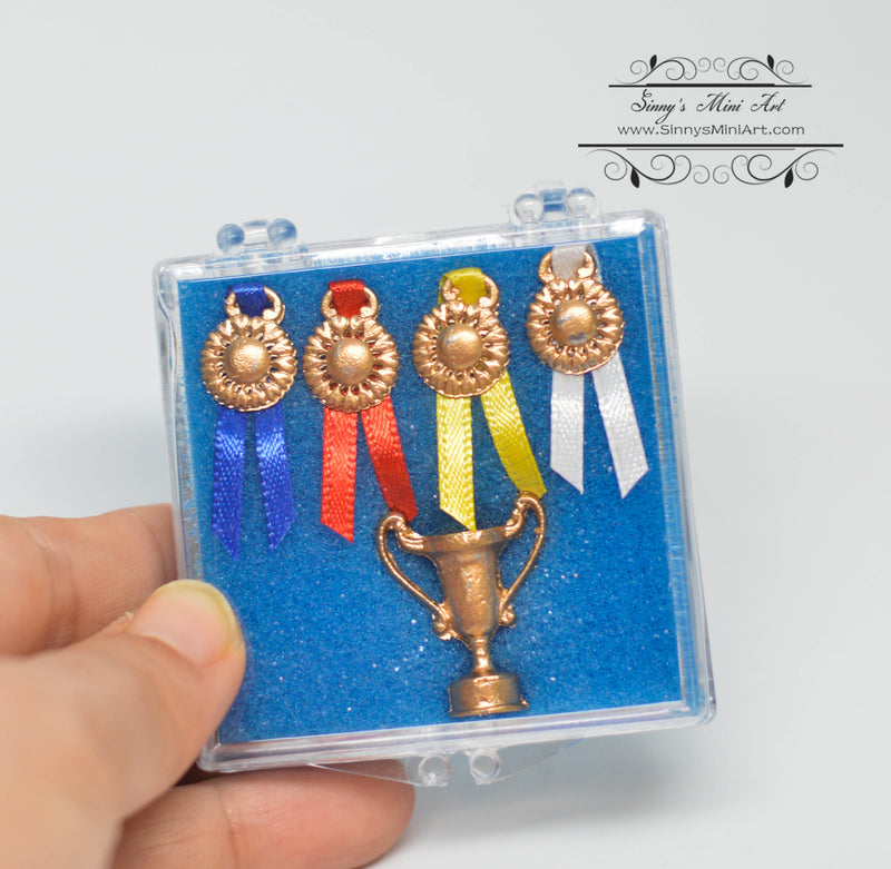 1: 12 Dollhouse Miniature General Trophy Set / Miniature Decor IM 5011