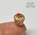 1:12 Dollhouse Miniature Christmas Berry Cupcakes/ Miniature Cakes HMN 916