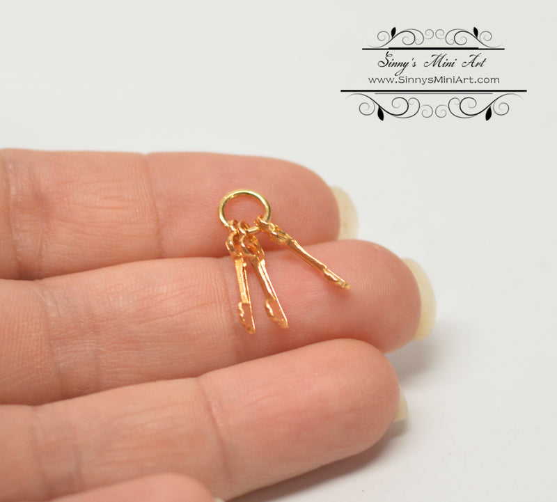 1:12 Dollhouse Miniature Skeleton Keys on Ring HRM 57060G