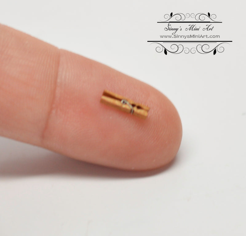 1:12 Dollhouse Miniature Clothes Pin CIN 012