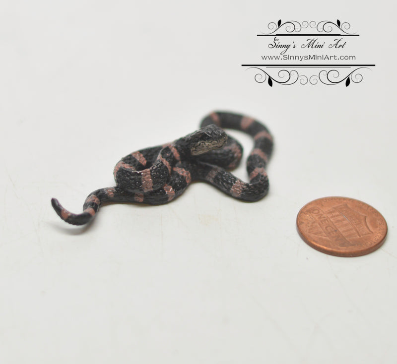 1:12 Dollhouse Miniature LOVERIDGE'S GARTER SNAKE AZ A3375