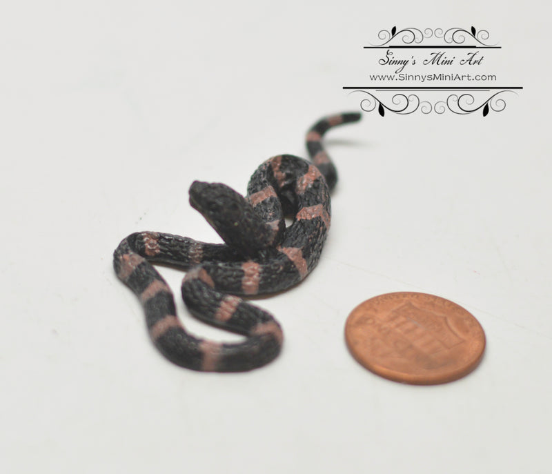 1:12 Dollhouse Miniature LOVERIDGE'S GARTER SNAKE AZ A3375