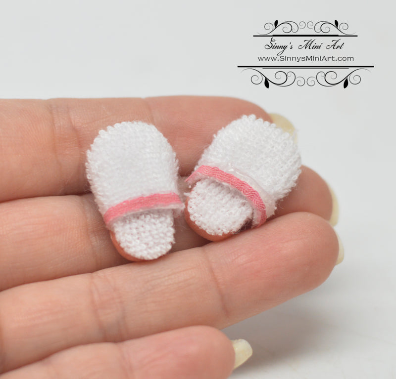 1:12 Dollhouse Miniature Women's Slippers White AZ IM65587