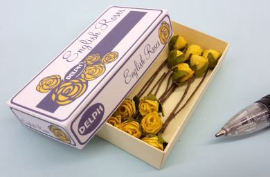 1:12 Dollhouse Miniature Yellow Roses in Box DMUK PC249Y