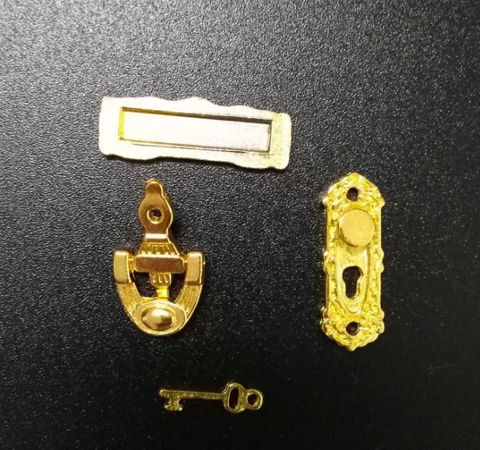 1:12 Dollhouse Miniature Door Accessories Knocker/ Mail Slot/ Key Set D176