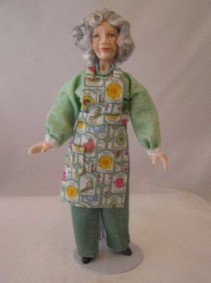 1 :12 Dollhouse Miniature Ladies Slacks and Apron Kit DI DR442